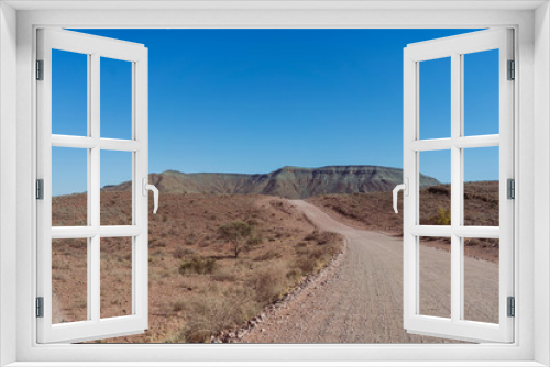 Fototapeta Naklejka Na Ścianę Okno 3D - Schotterstraße durch Namibia, Afrika