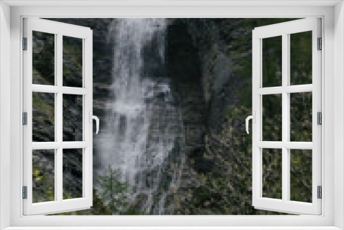 Fototapeta Naklejka Na Ścianę Okno 3D - Waterfall in the alpine mountains.