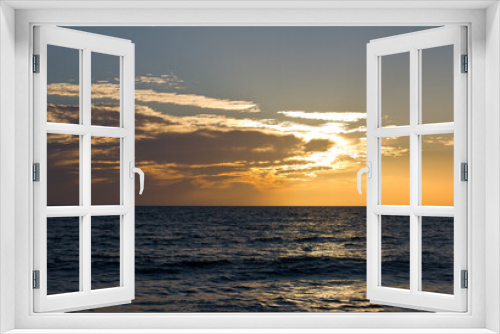 Fototapeta Naklejka Na Ścianę Okno 3D - Evening sky at oceanside