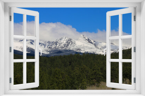 Fototapeta Naklejka Na Ścianę Okno 3D - snow capped mountains in fog