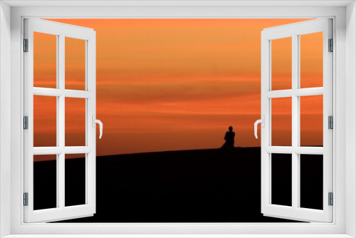 Fototapeta Naklejka Na Ścianę Okno 3D - Silhouette of a man praying in the desert at sunset.