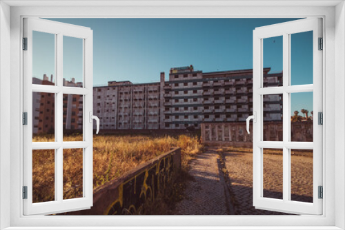 Fototapeta Naklejka Na Ścianę Okno 3D - Exploring the Abandoned Hotel
