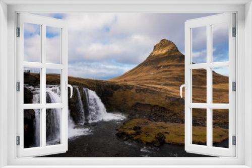 Fototapeta Naklejka Na Ścianę Okno 3D - Kirkjufell mountain and the kirkjufellfoss waterfall Iceland