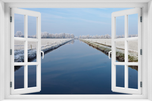 Fototapeta Naklejka Na Ścianę Okno 3D - Canal in a white winter landscape