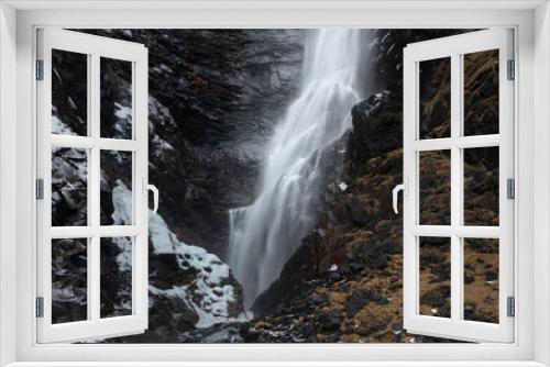 Fototapeta Naklejka Na Ścianę Okno 3D - Early winter in Amotan gorge by the Svoufallet waterfall,Trollheimen