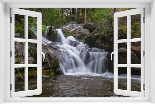 Fototapeta Naklejka Na Ścianę Okno 3D - Beautiful Waterfall | California