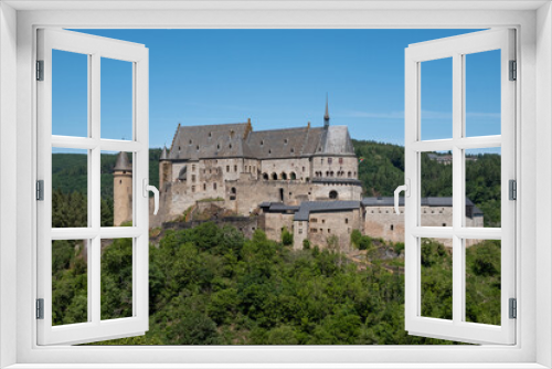 Fototapeta Naklejka Na Ścianę Okno 3D - Vianden Castle in Luxembourg