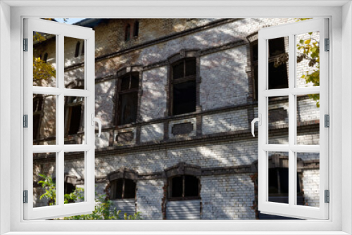 Fototapeta Naklejka Na Ścianę Okno 3D - Ruiny poprzemysłowych budowli