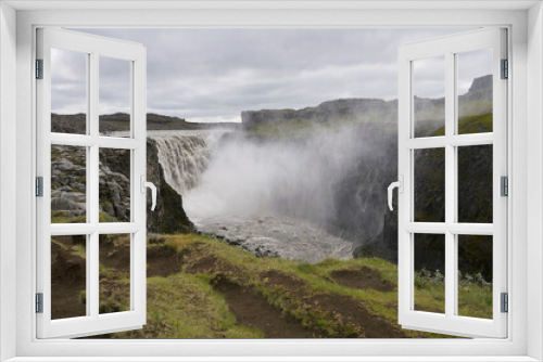 Fototapeta Naklejka Na Ścianę Okno 3D - View of Iceland's largest waterfall
