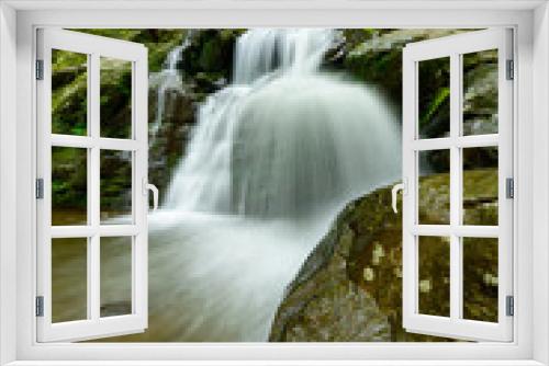 Fototapeta Naklejka Na Ścianę Okno 3D - The Upper Falls at Dark Hollow Falls on a Spring Morning