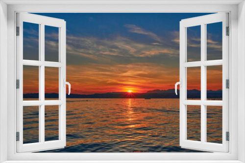 Fototapeta Naklejka Na Ścianę Okno 3D - Sunrise, sunset over Lake Garda
