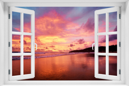 Fototapeta Naklejka Na Ścianę Okno 3D - Beautiful sunset on ocean beach. Sky is reflecting at water.