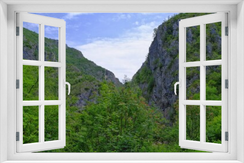 Fototapeta Naklejka Na Ścianę Okno 3D - Karst landscape Sohodol Valley