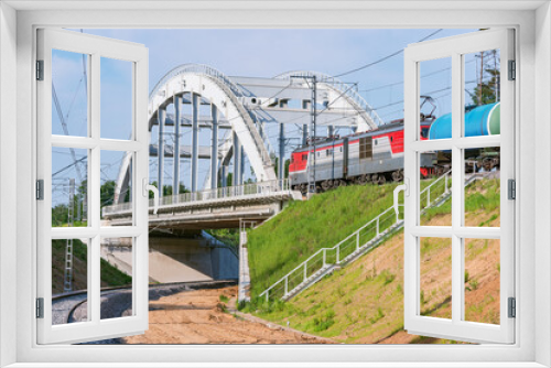 Fototapeta Naklejka Na Ścianę Okno 3D - Freight train moves.