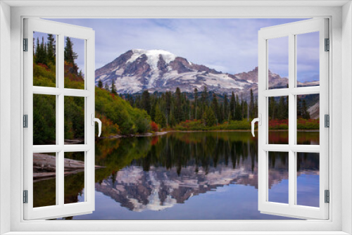 Fototapeta Naklejka Na Ścianę Okno 3D - Bench Lake and Mt. Rainier with beautiful, calm reflections in autumn at Mt. Rainier National Park in Washington state
