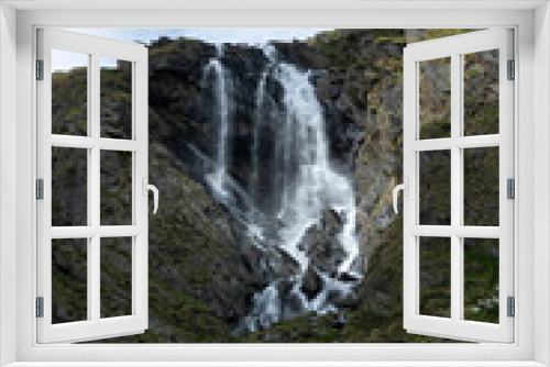 Fototapeta Naklejka Na Ścianę Okno 3D - Cascata in alta montagna