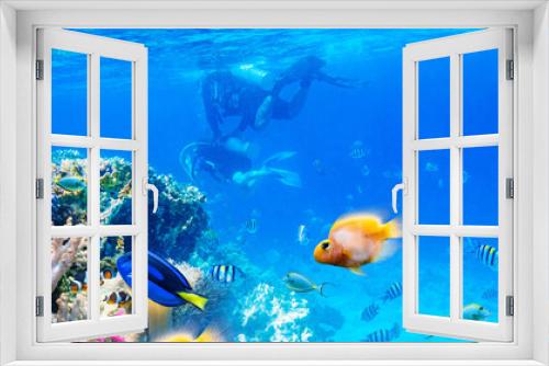 Fototapeta Naklejka Na Ścianę Okno 3D - Beautifiul underwater world with tropical fish and divers