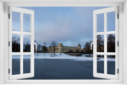 Fototapeta Naklejka Na Ścianę Okno 3D - Snowy Winter in Gatchina Palace Park, Russia. Palace View Over the Lake