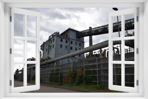 Fototapeta Naklejka Na Ścianę Okno 3D - vista de una fábrica en Avilés, Asturias, Spain