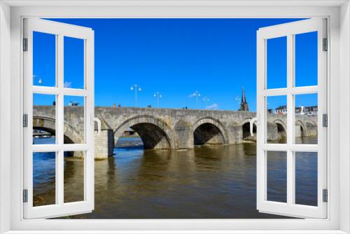 Fototapeta Naklejka Na Ścianę Okno 3D - Sint Servaasbrug (Brücke von St. Servatius) in Maastricht