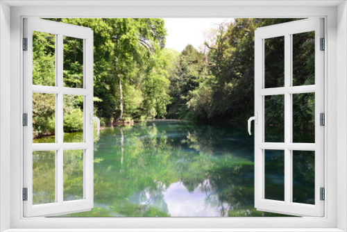 Fototapeta Naklejka Na Ścianę Okno 3D - A pond in Surrey in the UK.