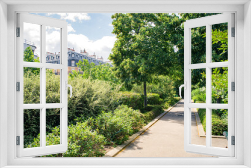 Fototapeta Naklejka Na Ścianę Okno 3D - Coulée Verte park in Paris