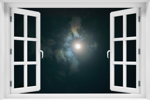 Fototapeta Naklejka Na Ścianę Okno 3D - Luna llena brillante en cielo azul