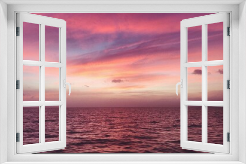 Fototapeta Naklejka Na Ścianę Okno 3D - Sunset lost in the ocean