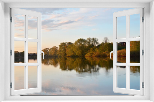 Fototapeta Naklejka Na Ścianę Okno 3D - Beautiful colorful sunset over Lake in the forest or park with tree