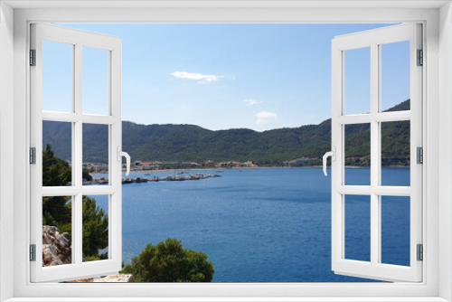 Fototapeta Naklejka Na Ścianę Okno 3D - Beautiful sea and mountain panorama