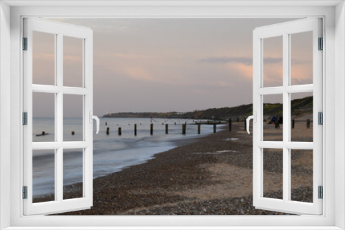 Fototapeta Naklejka Na Ścianę Okno 3D - Sunset/dusk at Gorleston beach, Norfolk, UK