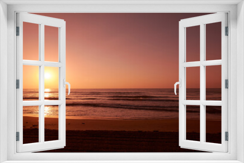 Fototapeta Naklejka Na Ścianę Okno 3D - Sunrise on lonely beach,