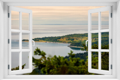 Fototapeta Naklejka Na Ścianę Okno 3D - Coastal Area of Lummi Island. Located in the Salish Sea area of western Washington state and just minutes from the city of Bellingham. This is home to the world renowned Willows Inn and  restaurant.