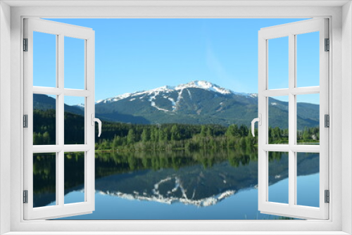 Fototapeta Naklejka Na Ścianę Okno 3D - a lake in whistler canada mirror reflection