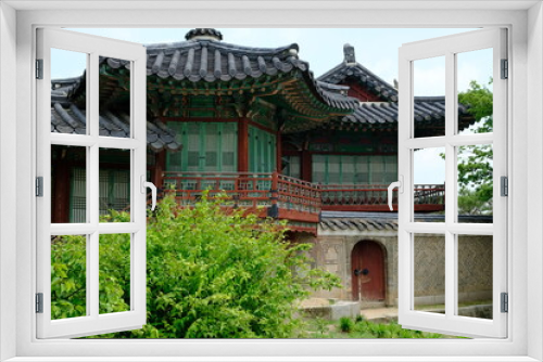 Fototapeta Naklejka Na Ścianę Okno 3D - Seoul South Korea - Gyeongbokgung Palace area with traditional outhouses