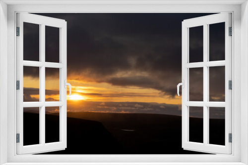 Fototapeta Naklejka Na Ścianę Okno 3D - Sonnenuntergang am Nordkap auf der Insel Mageroya, Finnmark, Norwegen