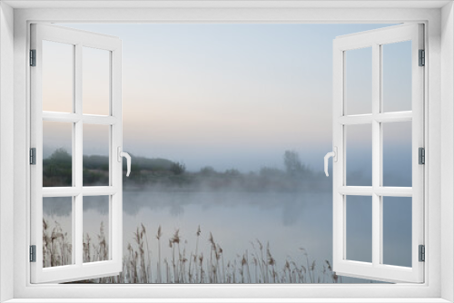 Fototapeta Naklejka Na Ścianę Okno 3D - Morning's fog over the lake