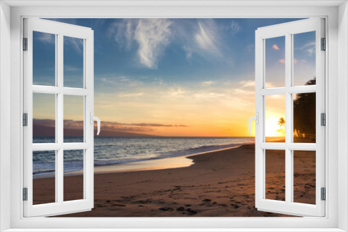 Fototapeta Naklejka Na Ścianę Okno 3D - Tropical sunset at a sandy beach on Maui.