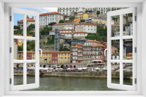 Fototapeta Naklejka Na Ścianę Okno 3D - Douro river embankment, Ribeira district, Porto city, Portugal