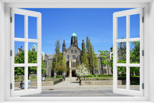 Fototapeta Naklejka Na Ścianę Okno 3D - University of Toronto Campus building in spring