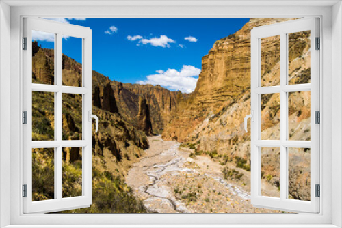 Fototapeta Naklejka Na Ścianę Okno 3D - Palca Canyon – Bolivia. Beautiful canyon with yellowish rocks near the city of La Paz, Bolivia