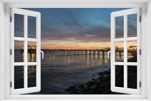 Fototapeta Naklejka Na Ścianę Okno 3D - Pacific ocean dusk at Malibu Pier north of Los Angeles, California.