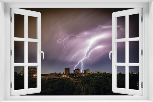 Fototapeta Naklejka Na Ścianę Okno 3D - lightning over the city