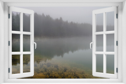 Fototapeta Naklejka Na Ścianę Okno 3D - Misty morning on the lake