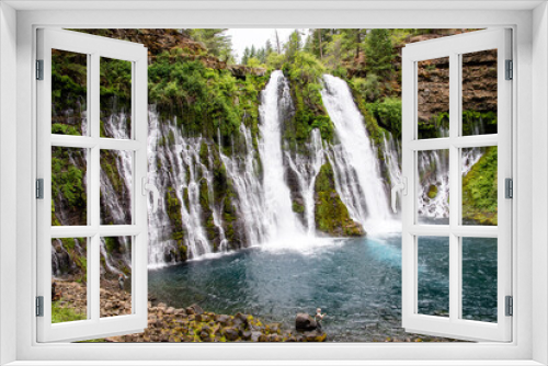 Fototapeta Naklejka Na Ścianę Okno 3D - Burney Falls, California