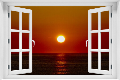 Fototapeta Naklejka Na Ścianę Okno 3D - dark red sunrise 
