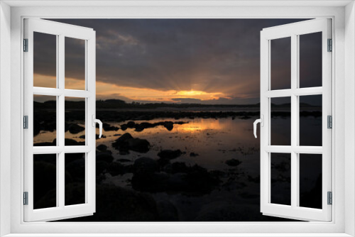 Fototapeta Naklejka Na Ścianę Okno 3D - Ocean reflections at sunset