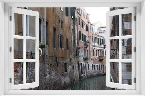 Fototapeta Naklejka Na Ścianę Okno 3D - Beautiful peaceful scene of canal in Venice, Italy