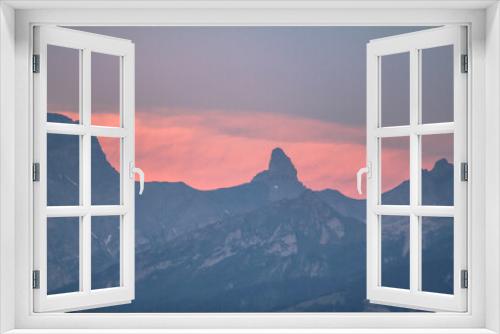 Fototapeta Naklejka Na Ścianę Okno 3D - Beautiful sunset in mountains
