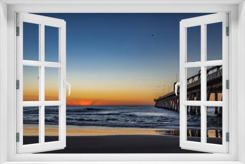 Fototapeta Naklejka Na Ścianę Okno 3D - Sunrise at the jetty 